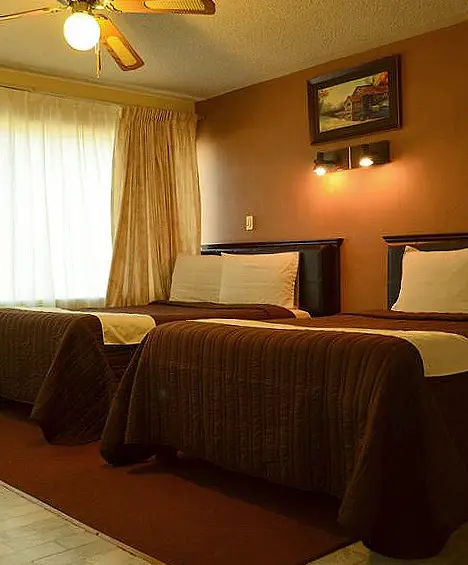 Hospedaje, Hotel Flamingo Kristal, Hotel el Irapuato, Guanajuato